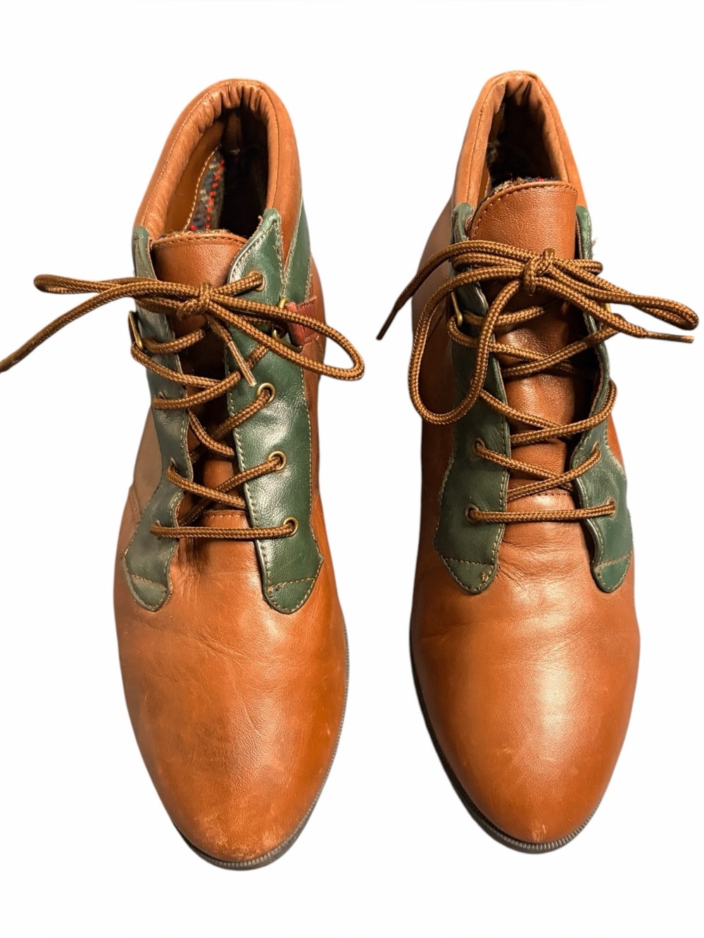Vintage 80’s DANEXX Tan and Green Lace-Up Leather Ankle Boots